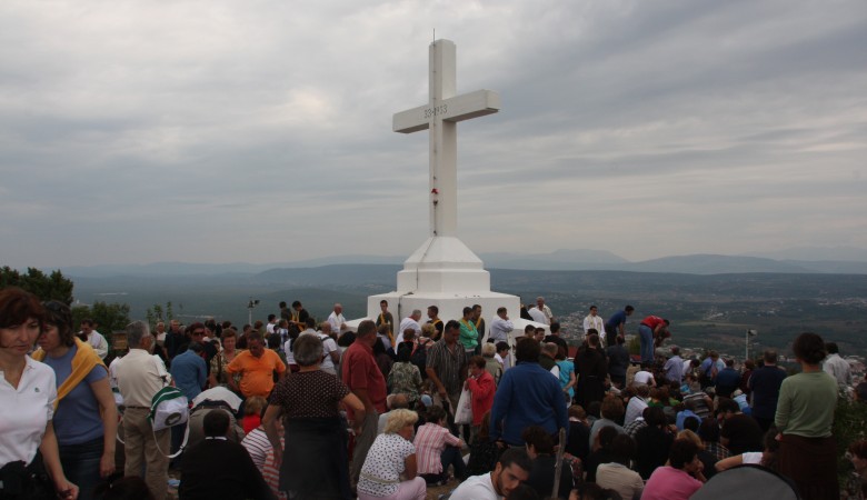 Nehmt das Kreuz, schaut auf Jesus und folgt ihm