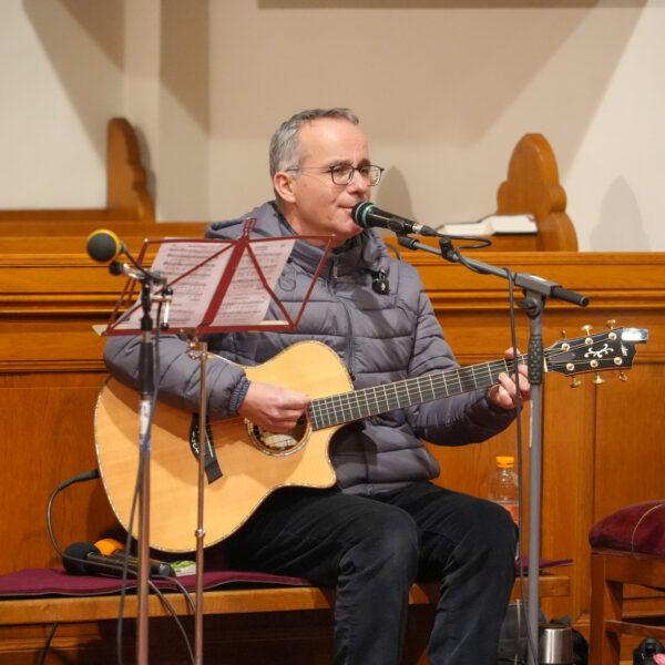 Vom Heavy Metal zum Lobpreis: Ein Gebetsabend mit Roland Patzleiner in Wien