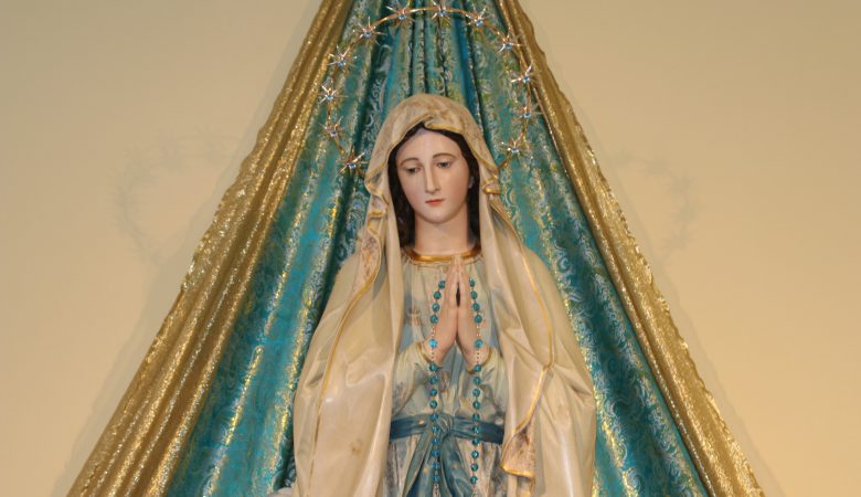 „Aufgenommen in den Himmel ist die Jungfrau Maria. Die Engel freuen sich und preisen den Herrn.“