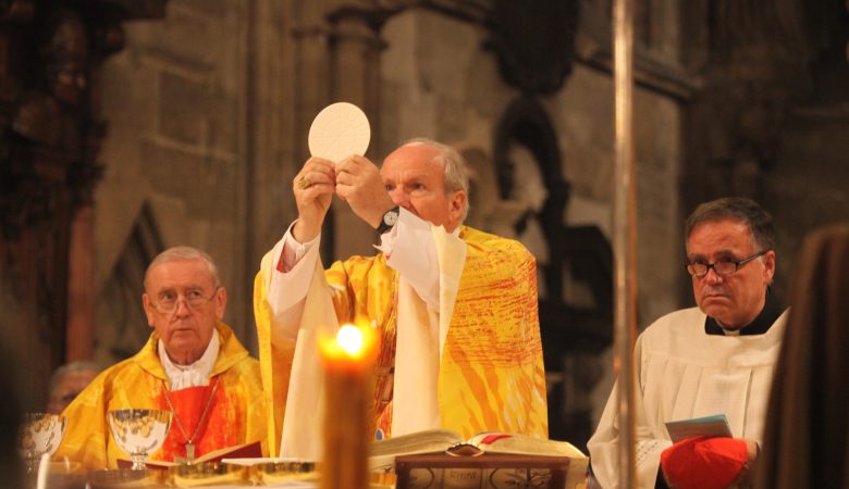 Friedensgebet im Wiener Stephansdom mit Kardinal Schönborn und Seherin Marija