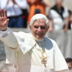 Erzbischof Cavalli feierte die Gedenkmesse für Benedikt XVI.