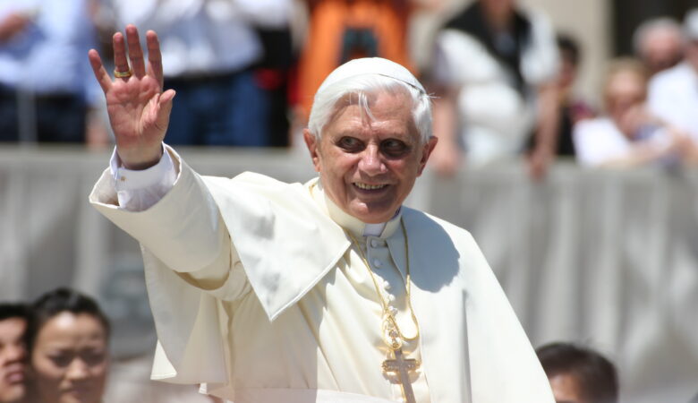Erzbischof Cavalli feierte die Gedenkmesse für Benedikt XVI.