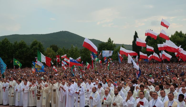 Apostolischer Nuntius Erzbischof Luigi Pezzuto eröffnet 29. Mladifest