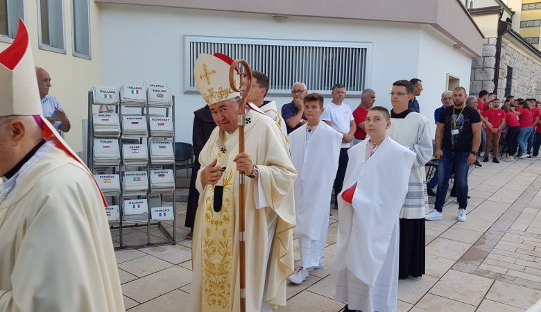 „Als Hirte ermutige ich euch: Fürchtet euch nicht vor dem Leben!“ – Predigt von Kardinal Vinko  Puljić beim 31. Jugendfestival